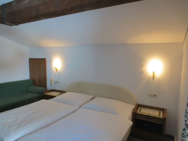 Imagen de la habitación del Hotel Haus Churlis. Foto 8