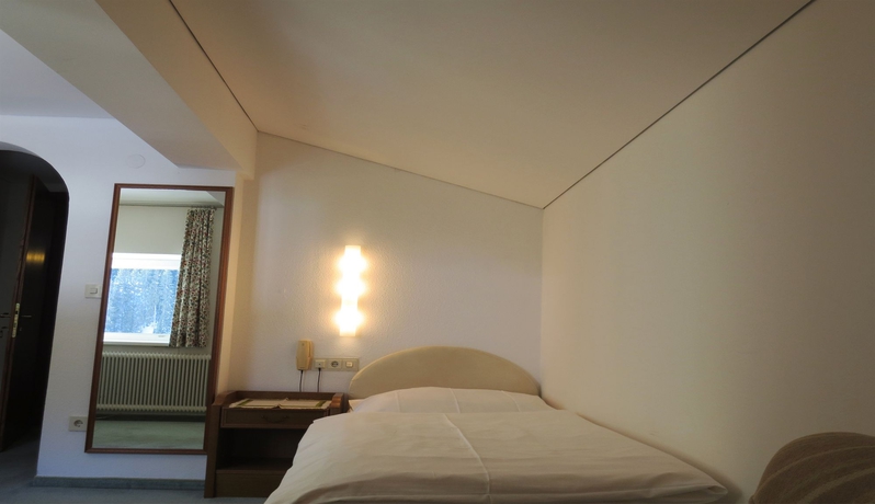 Imagen de la habitación del Hotel Haus Churlis. Foto 12