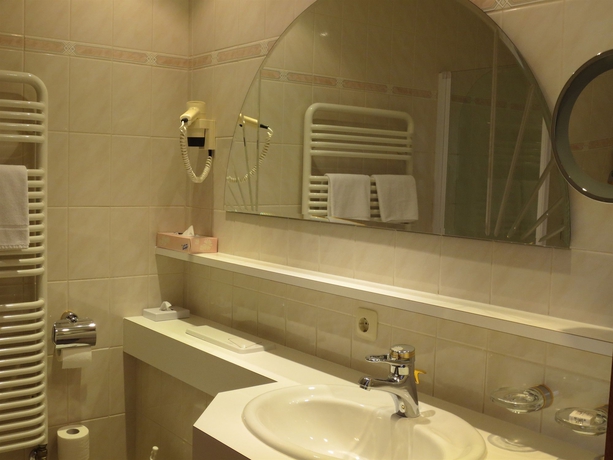 Imagen de la habitación del Hotel Haus Churlis. Foto 15