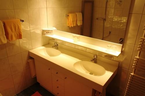 Imagen de la habitación del Hotel Haus Melitta. Foto 62