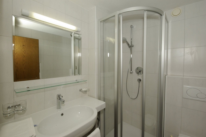 Imagen de la habitación del Hotel Haus Schrofenstein. Foto 3