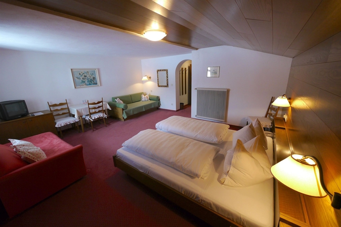 Imagen de la habitación del Hotel Haus Schrofenstein. Foto 5