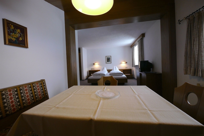Imagen de la habitación del Hotel Haus Schrofenstein. Foto 6