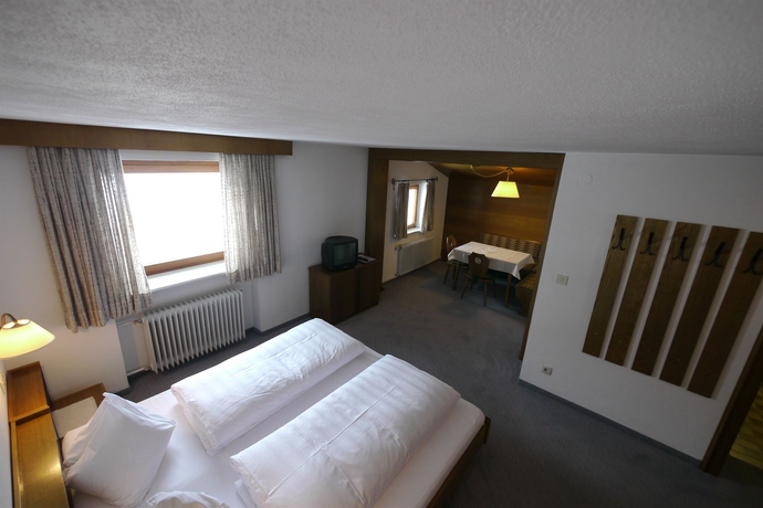 Imagen de la habitación del Hotel Haus Schrofenstein. Foto 10