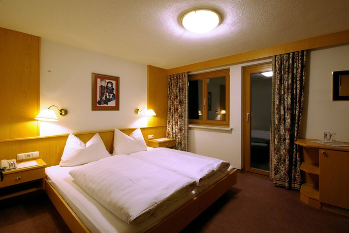 Imagen de la habitación del Hotel Haus Schrofenstein. Foto 13