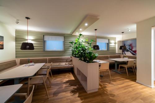 Imagen del bar/restaurante del Hotel Haus Sonnenschein Göhren. Foto 13