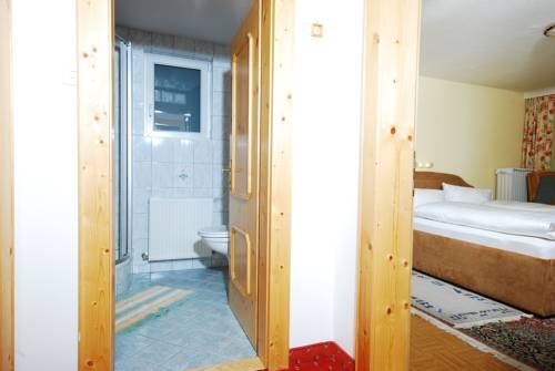 Imagen de la habitación del Hotel Haus Strasser. Foto 21