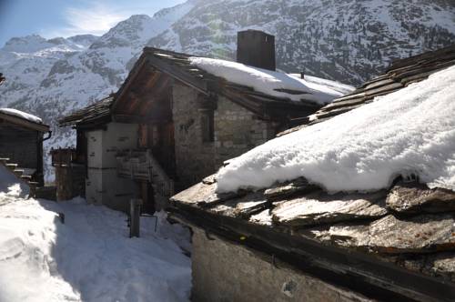 Imagen de los exteriores del Hotel Haus Zer Tr&auml;chu. Foto 9