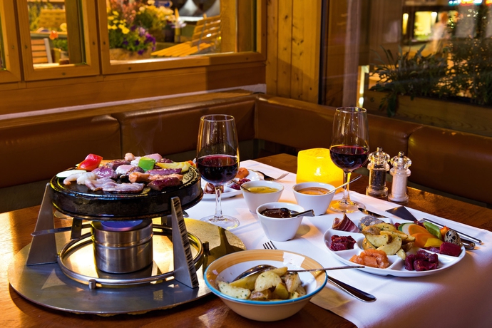 Imagen del bar/restaurante del Hotel Hauser St. Moritz. Foto 5