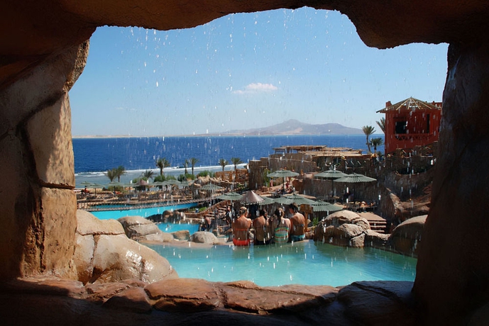 Imagen de la piscina del Hotel Hauza Beach Resort. Foto 12