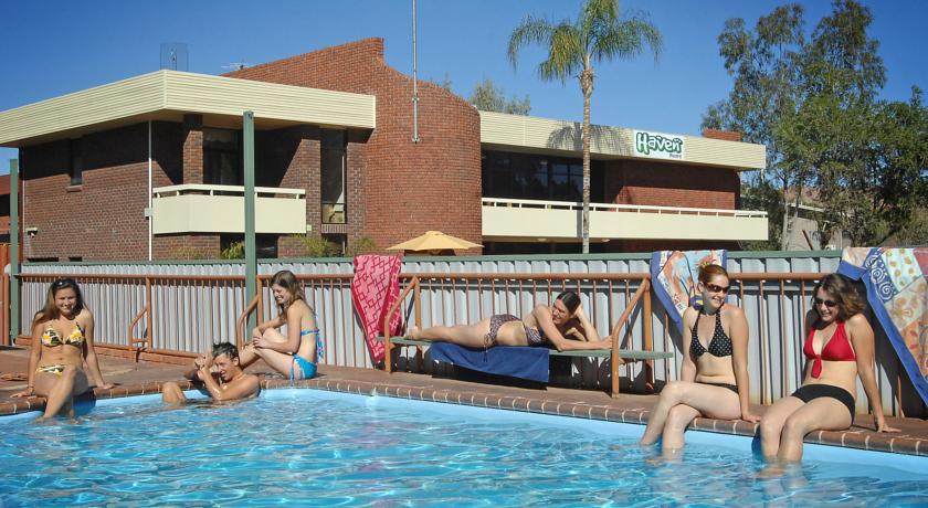 Imagen de la piscina del Hotel Haven Backpacker Resort. Foto 7