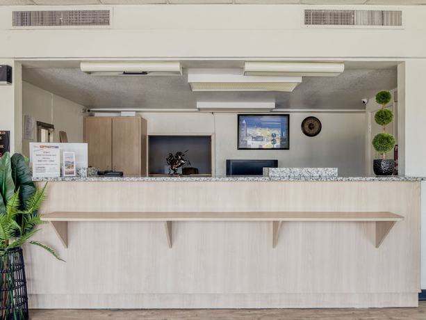 Imagen de los interiores del Hotel Haven Inn And Suites, Decatur. Foto 19