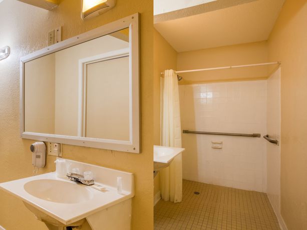 Imagen de la habitación del Hotel Haven Inn And Suites, Decatur. Foto 9