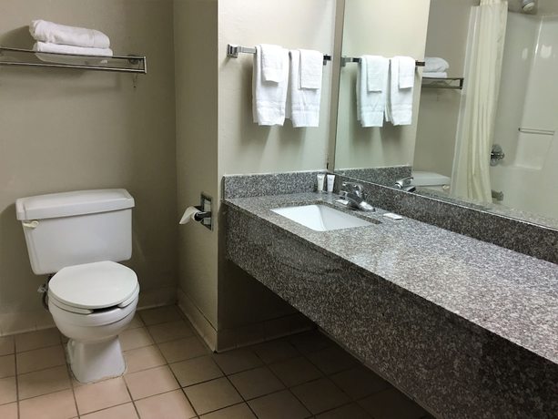Imagen de la habitación del Hotel Haven Inn and Suites, Duluth. Foto 14