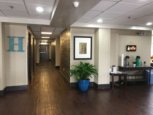 Imagen de los interiores del Hotel Haven Inn and Suites, Duluth. Foto 19