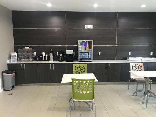 Imagen de la habitación del Hotel Haven Inn and Suites Willowbrook. Foto 7