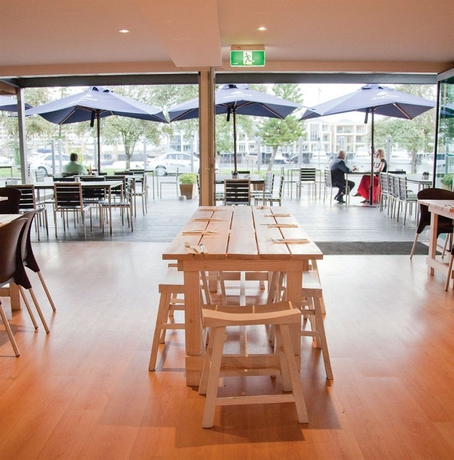 Imagen del bar/restaurante del Hotel Haven Marina Motel. Foto 5