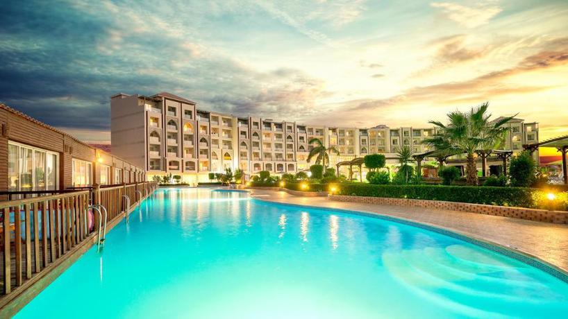 Imagen de los exteriores del Hotel Hawaii Caesar Dreams Resort. Foto 8