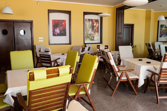 Imagen del bar/restaurante del Hotel Hawaii, MAMAIA. Foto 3