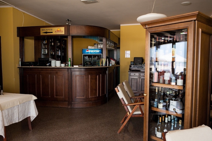 Imagen del bar/restaurante del Hotel Hawaii, MAMAIA. Foto 5