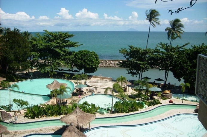 Imagen de la piscina del Hotel Hawaii Resort Family Suites. Foto 16