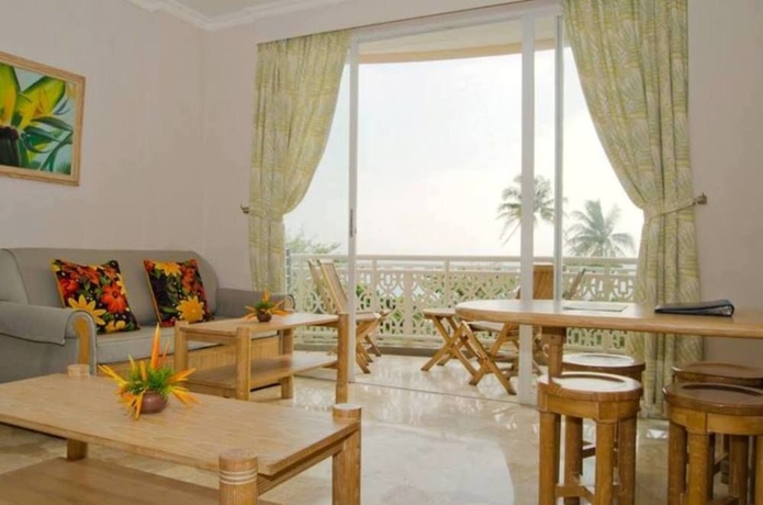 Imagen de los interiores del Hotel Hawaii Resort Family Suites. Foto 15
