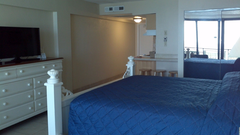 Imagen de la habitación del Hotel Hawaiian Inn Beach Resort. Foto 3