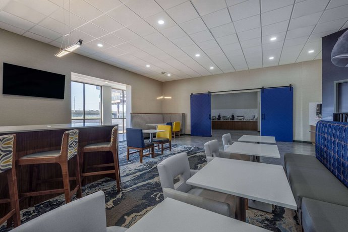 Imagen de los interiores del Hotel Hawthorn Extended Stay By Wyndham Wichita Airport. Foto 20