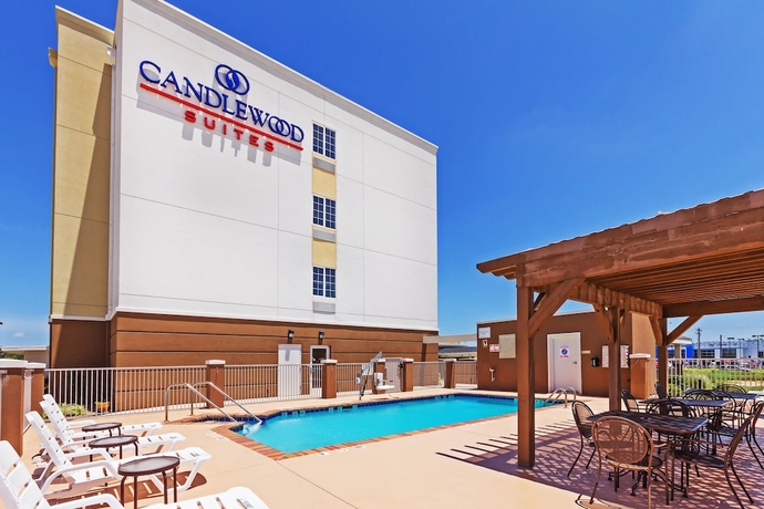 Imagen de la piscina del Hotel Hawthorn Extended Stay by Wyndham Ardmore. Foto 18