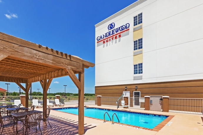 Imagen de la piscina del Hotel Hawthorn Extended Stay by Wyndham Ardmore. Foto 19