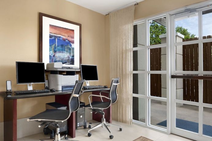 Imagen de los interiores del Hotel Hawthorn Extended Stay by Wyndham College Station. Foto 13