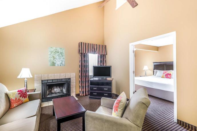 Imagen de la habitación del Hotel Hawthorn Extended Stay by Wyndham Dayton. Foto 2