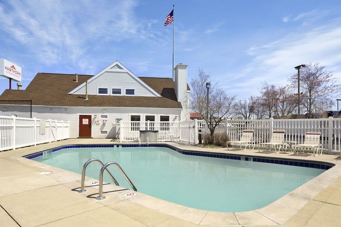 Imagen de la piscina del Hotel Hawthorn Extended Stay by Wyndham Fort Wayne. Foto 16