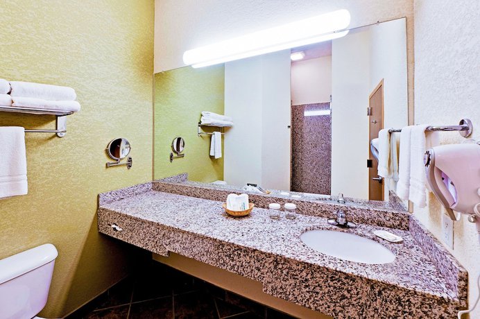 Imagen de la habitación del Hotel Hawthorn Extended Stay by Wyndham Kingsland. Foto 15