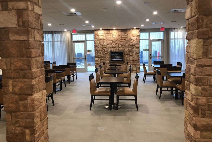 Imagen del bar/restaurante del Hotel Hawthorn Extended Stay by Wyndham Monahans. Foto 3