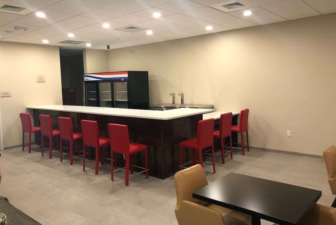 Imagen del bar/restaurante del Hotel Hawthorn Extended Stay by Wyndham Monahans. Foto 5