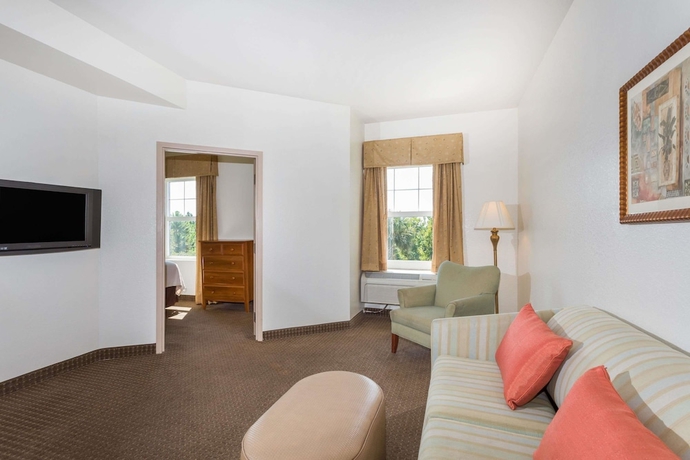 Imagen de la habitación del Hotel Hawthorn Extended Stay by Wyndham Panama City Beach. Foto 6