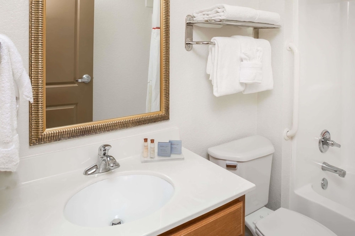 Imagen de la habitación del Hotel Hawthorn Extended Stay by Wyndham Panama City Beach. Foto 9