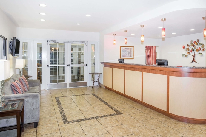 Imagen de los interiores del Hotel Hawthorn Extended Stay by Wyndham Panama City Beach. Foto 14