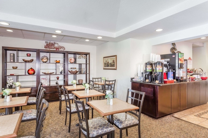 Imagen del bar/restaurante del Hotel Hawthorn Extended Stay by Wyndham Panama City Beach. Foto 3