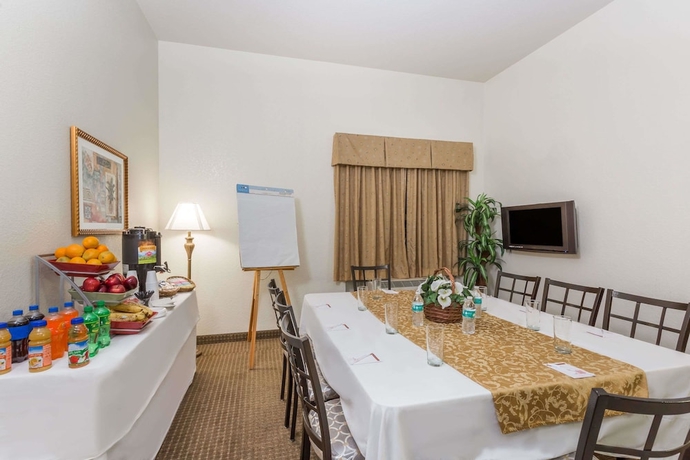 Imagen de los interiores del Hotel Hawthorn Extended Stay by Wyndham Panama City Beach. Foto 17