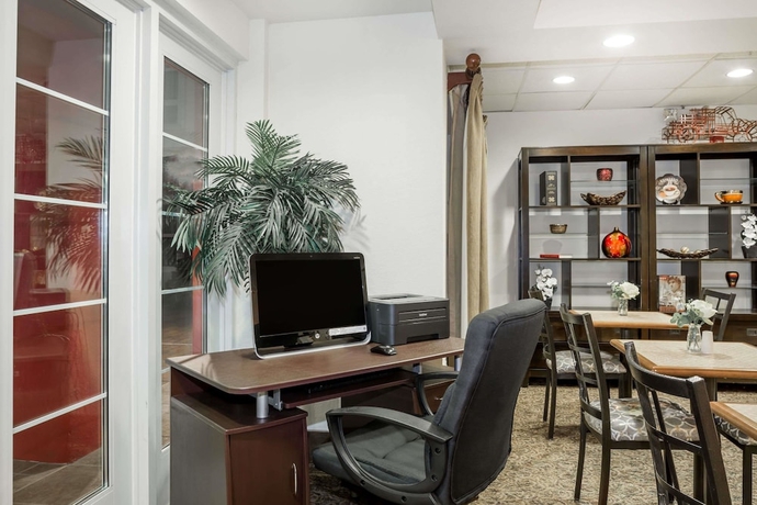 Imagen de los interiores del Hotel Hawthorn Extended Stay by Wyndham Panama City Beach. Foto 18