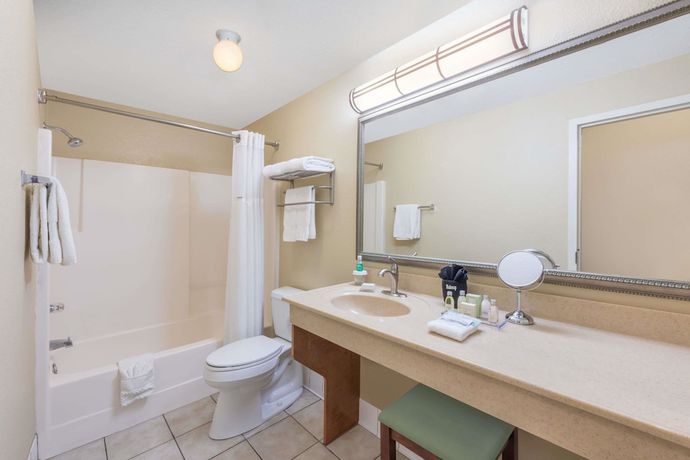 Imagen de la habitación del Hotel Hawthorn Extended Stay by Wyndham Rome. Foto 11