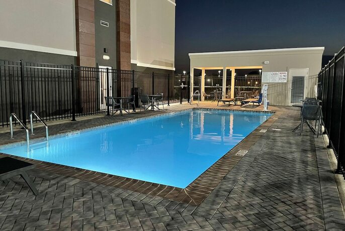 Imagen de la piscina del Hotel Hawthorn Extended Stay by Wyndham Sulphur (Lake Charles). Foto 19