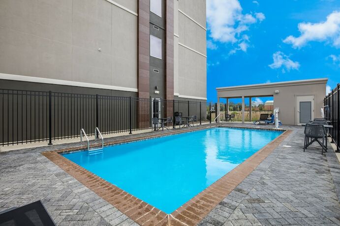 Imagen de la piscina del Hotel Hawthorn Extended Stay by Wyndham Sulphur (Lake Charles). Foto 20