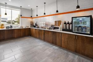 Imagen del bar/restaurante del Hotel Hawthorn Extended Stay by Wyndham Williston/Burlington. Foto 3