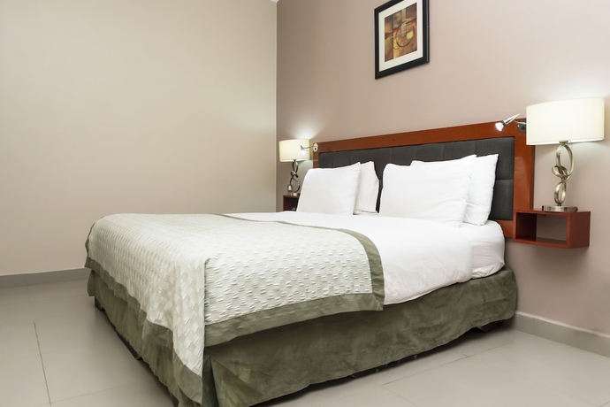 Imagen de la habitación del Hotel Hawthorn Suites By Wyndham Abuja. Foto 13