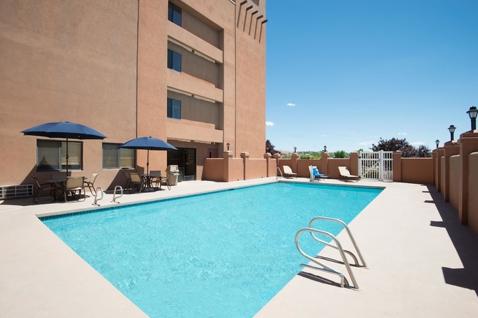 Imagen de la piscina del Hotel Hawthorn Suites By Wyndham Albuquerque. Foto 13