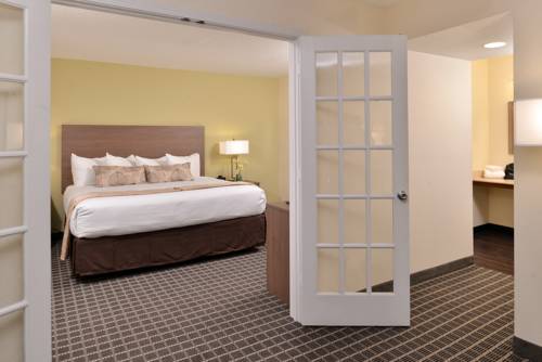 Imagen de la habitación del Hotel Hawthorn Suites By Wyndham Atlanta Perimeter Center. Foto 1