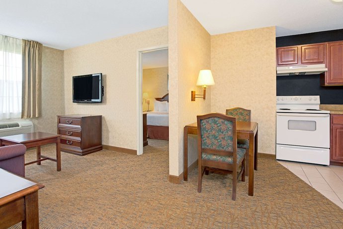Imagen de la habitación del Hotel Hawthorn Suites By Wyndham Cincinnati/sharonville. Foto 7